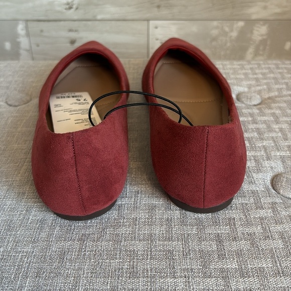 NWT UNIQLO Women's Deep Red Flat Shoes - Picture 5 of 8